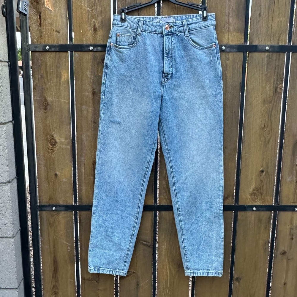 Zara High Rise Straight Leg Mom Jeans Light Wash